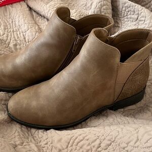 Elegant Tan Ankle Boots by Kim Rogers purchased at Belk Department Store!
Size 9